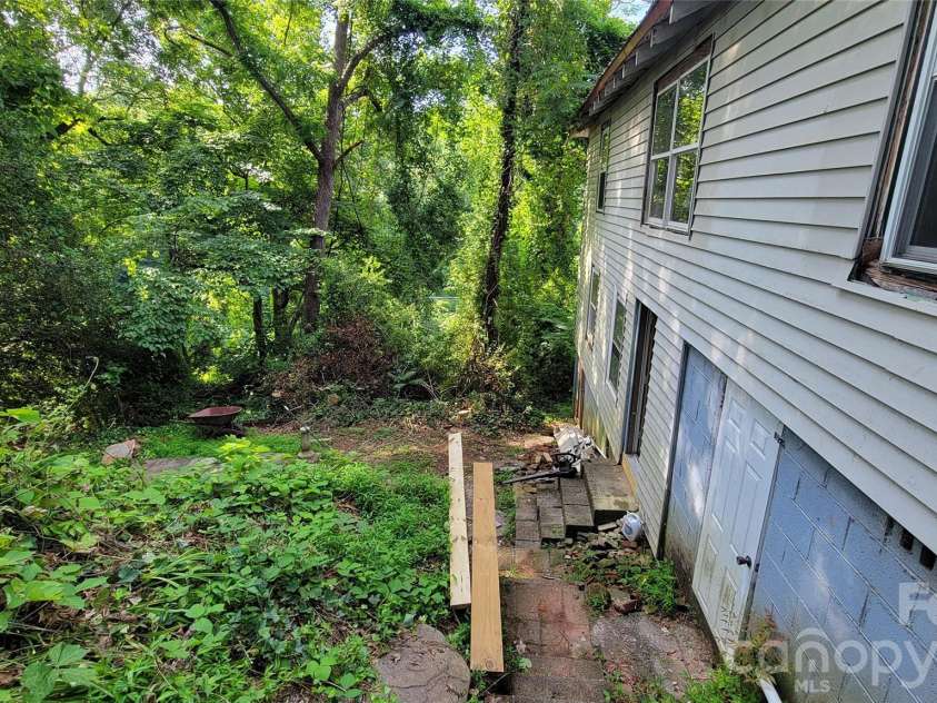 160 Cleveland Road, Tryon, NC 28782.  MLS# CAR4274322, YatesRealty ID 1838. Left side