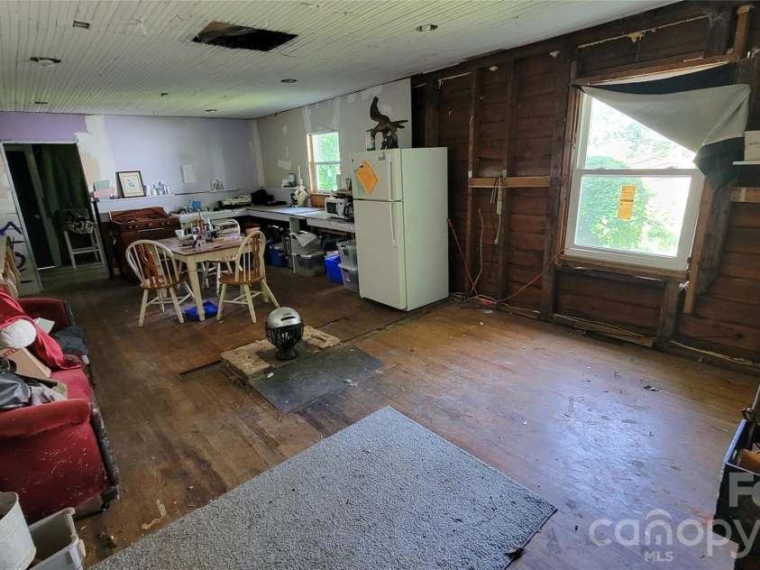 160 Cleveland Road, Tryon, NC 28782.  MLS# CAR4274322, YatesRealty ID 1838. Main floor