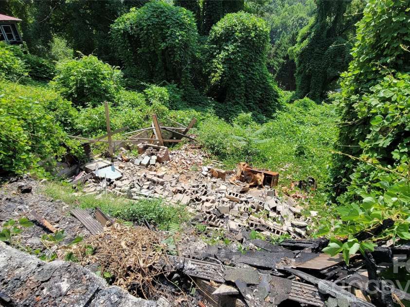160 Cleveland Road, Tryon, NC 28782.  MLS# CAR4274322, YatesRealty ID 1838. Right lot