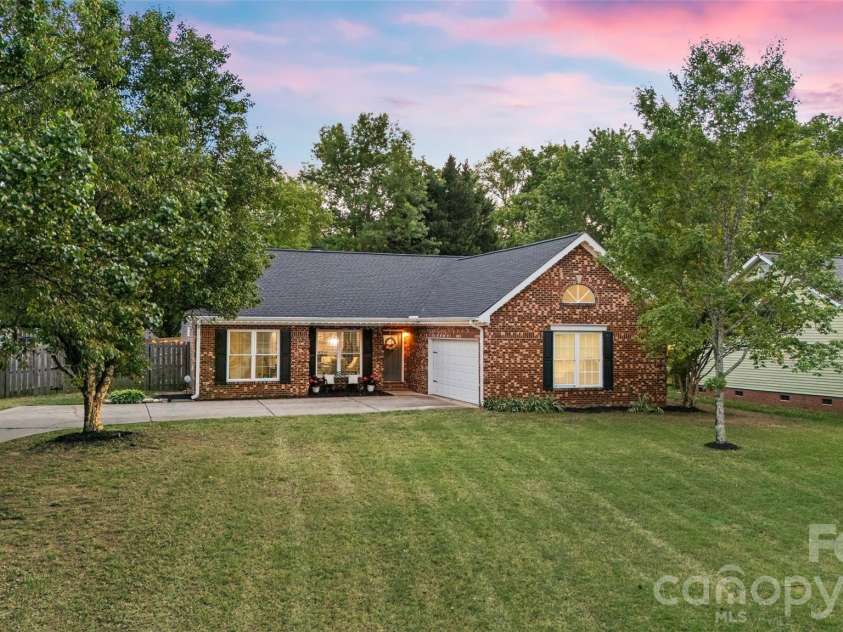 13809 Loch Loyal Drive, Charlotte, NC 28273.  MLS# CAR4374998, YatesRealty ID 18381. 