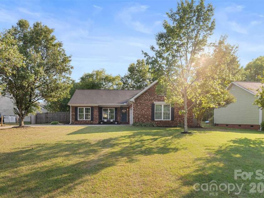 13809 Loch Loyal Drive, Charlotte, NC 28273.  MLS# CAR4374998, YatesRealty ID 18381. 