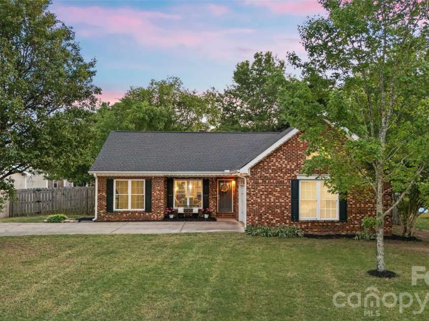 13809 Loch Loyal Drive, Charlotte, NC 28273.  MLS# CAR4374998, YatesRealty ID 18381. 