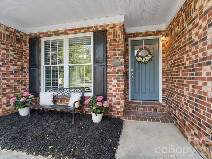 13809 Loch Loyal Drive, Charlotte, NC 28273.  MLS# CAR4374998, YatesRealty ID 18381. 