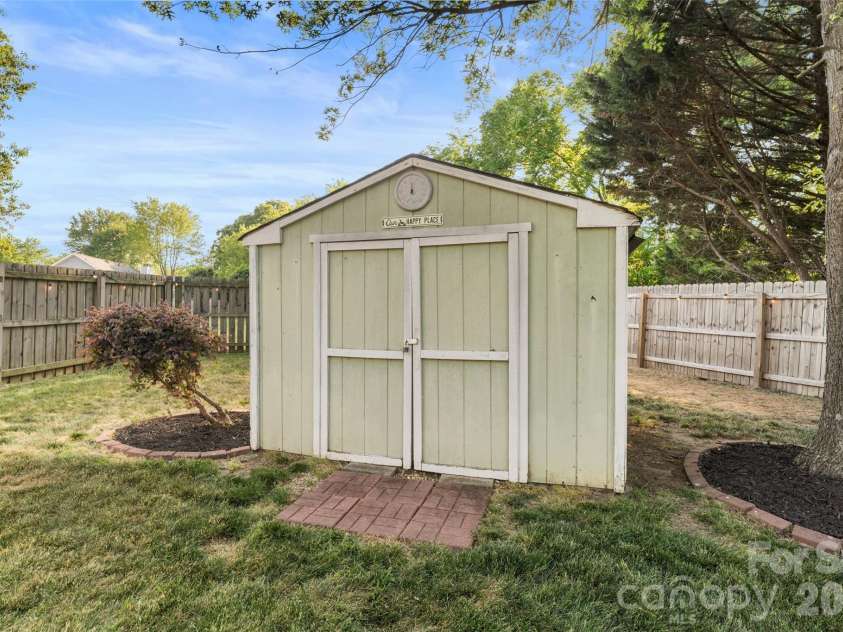 13809 Loch Loyal Drive, Charlotte, NC 28273.  MLS# CAR4374998, YatesRealty ID 18381. 