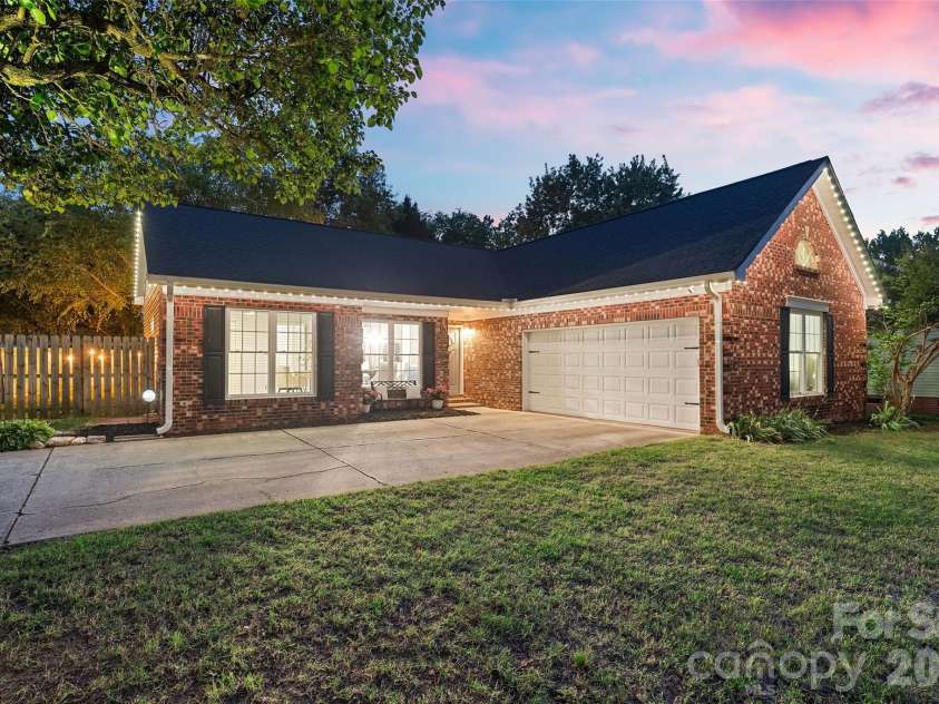 13809 Loch Loyal Drive, Charlotte, NC 28273.  MLS# CAR4374998, YatesRealty ID 18381. 
