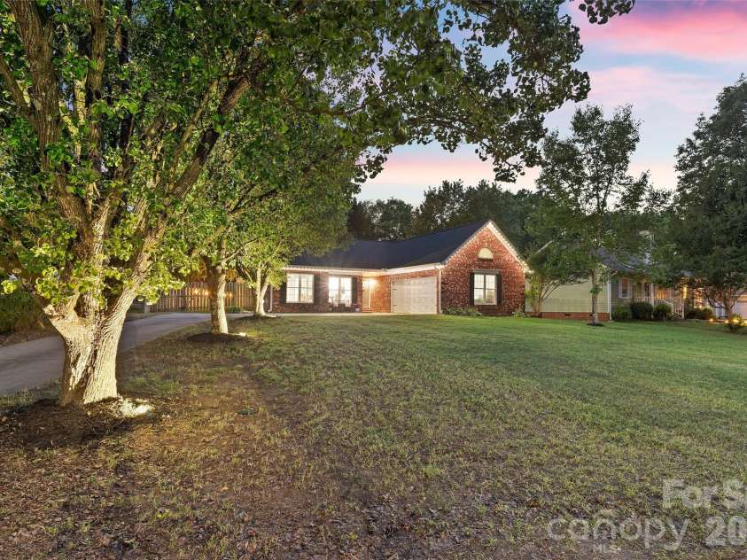 13809 Loch Loyal Drive, Charlotte, NC 28273.  MLS# CAR4374998, YatesRealty ID 18381. 