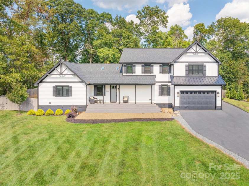 45 Erin Glen Court, Fairview, NC 28730.  MLS# CAR4239316, YatesRealty ID 18382. View from the road and front yard