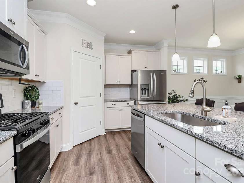 174 Hanks Bluff Drive, Mooresville, NC 28117.  MLS# CAR4256870, YatesRealty ID 18383. 