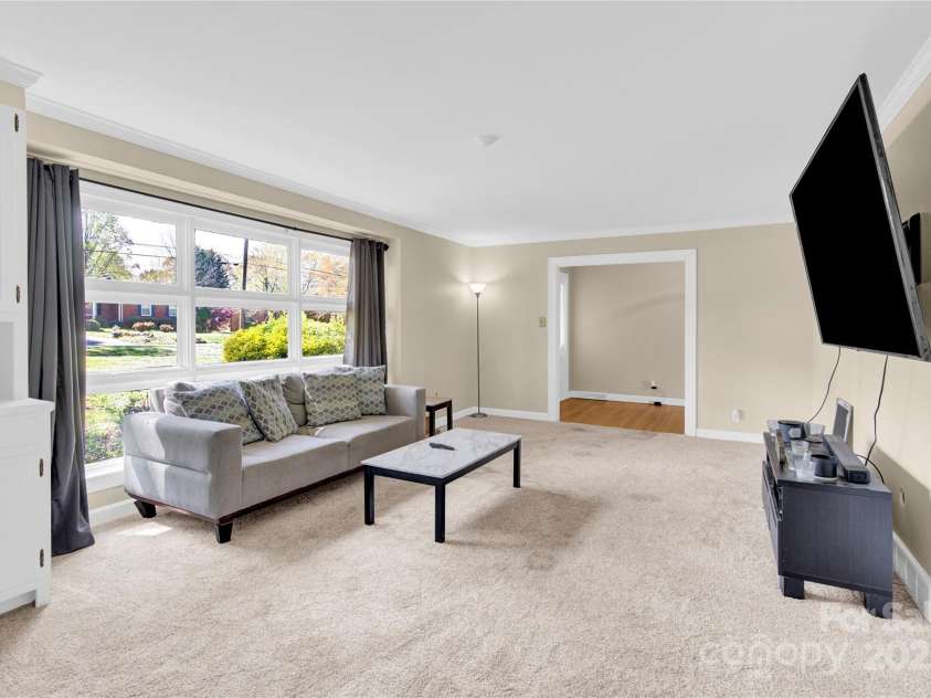 611 Greenway Drive, Statesville, NC 28677.  MLS# CAR4237526, YatesRealty ID 18384. 