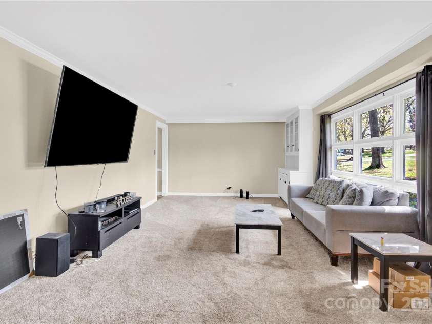 611 Greenway Drive, Statesville, NC 28677.  MLS# CAR4237526, YatesRealty ID 18384. 