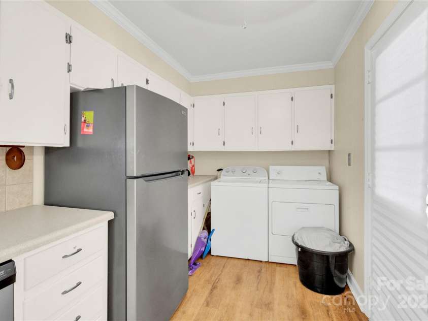 611 Greenway Drive, Statesville, NC 28677.  MLS# CAR4237526, YatesRealty ID 18384. 