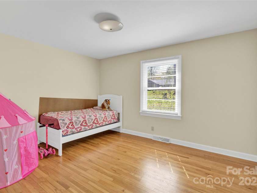 611 Greenway Drive, Statesville, NC 28677.  MLS# CAR4237526, YatesRealty ID 18384. 