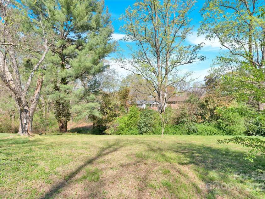 611 Greenway Drive, Statesville, NC 28677.  MLS# CAR4237526, YatesRealty ID 18384. 