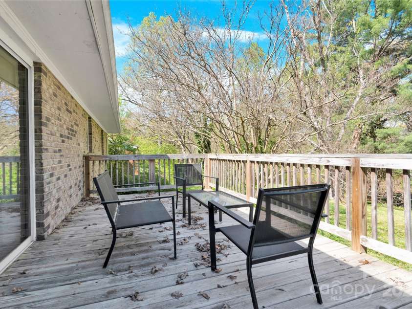 611 Greenway Drive, Statesville, NC 28677.  MLS# CAR4237526, YatesRealty ID 18384. 