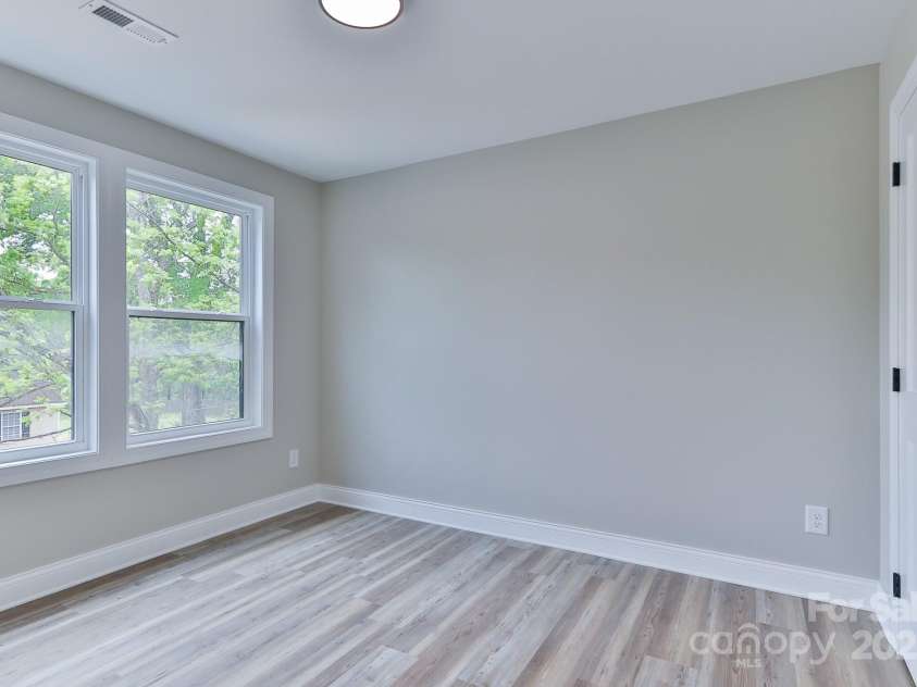 418 Harrison Street, Statesville, NC 28677.  MLS# CAR4257638, YatesRealty ID 18385. 