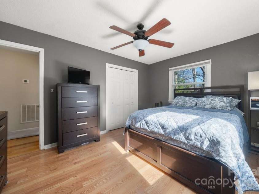 129 Saddle Road, Mooresville, NC 28115.  MLS# CAR4238145, YatesRealty ID 18386. 