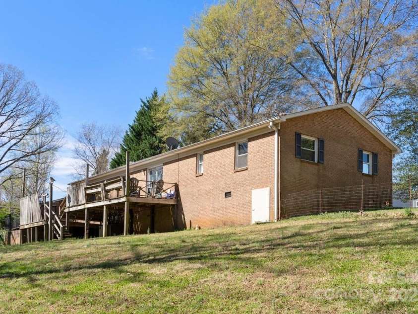 129 Saddle Road, Mooresville, NC 28115.  MLS# CAR4238145, YatesRealty ID 18386. 