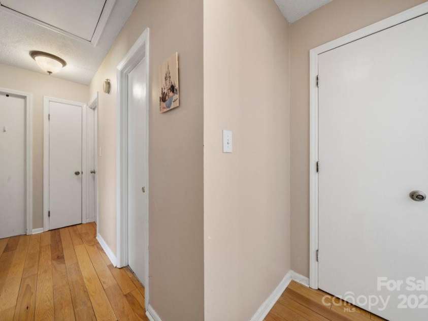 129 Saddle Road, Mooresville, NC 28115.  MLS# CAR4238145, YatesRealty ID 18386. Hallway
