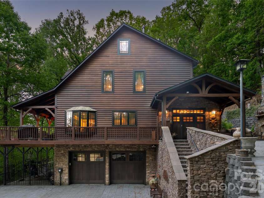 14 Walnut Drive, Mills River, NC 28759.  MLS# CAR4368399, YatesRealty ID 18386. 