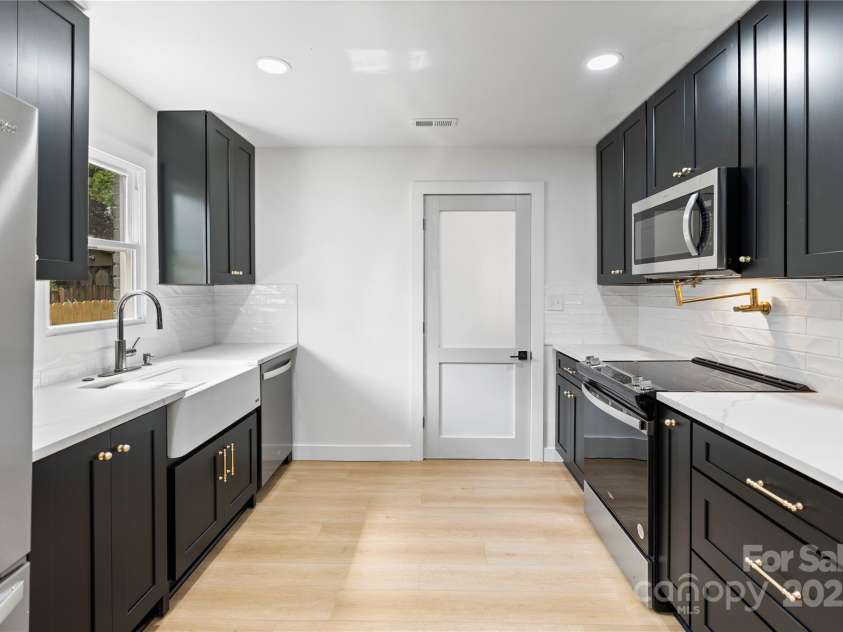 1506-1508 Matheson Avenue, Charlotte, NC 28205.  MLS# CAR4206811, YatesRealty ID 18387. 