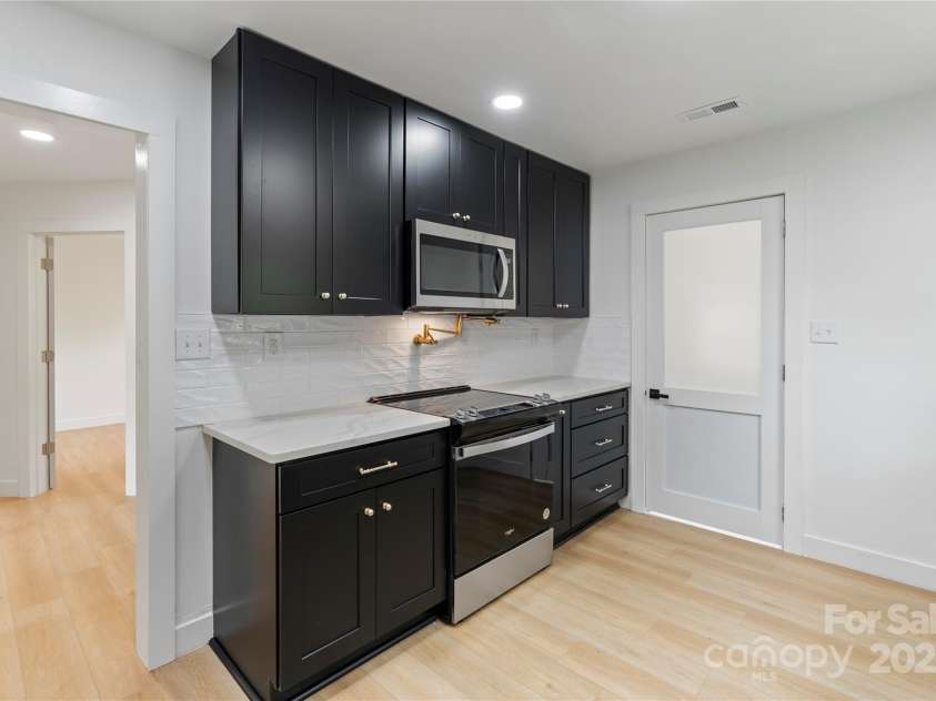 1506-1508 Matheson Avenue, Charlotte, NC 28205.  MLS# CAR4206811, YatesRealty ID 18387. 