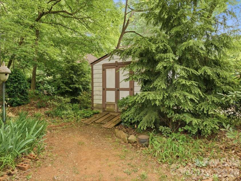 6000 Lake Road, Mint Hill, NC 28227.  MLS# CAR4372394, YatesRealty ID 18387. 