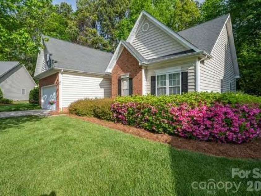 1614 Iverness Court, Gastonia, NC 28056.  MLS# CAR4368454, YatesRealty ID 18388. 