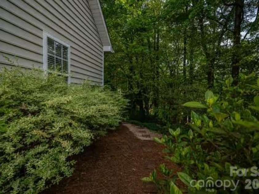 1614 Iverness Court, Gastonia, NC 28056.  MLS# CAR4368454, YatesRealty ID 18388. 