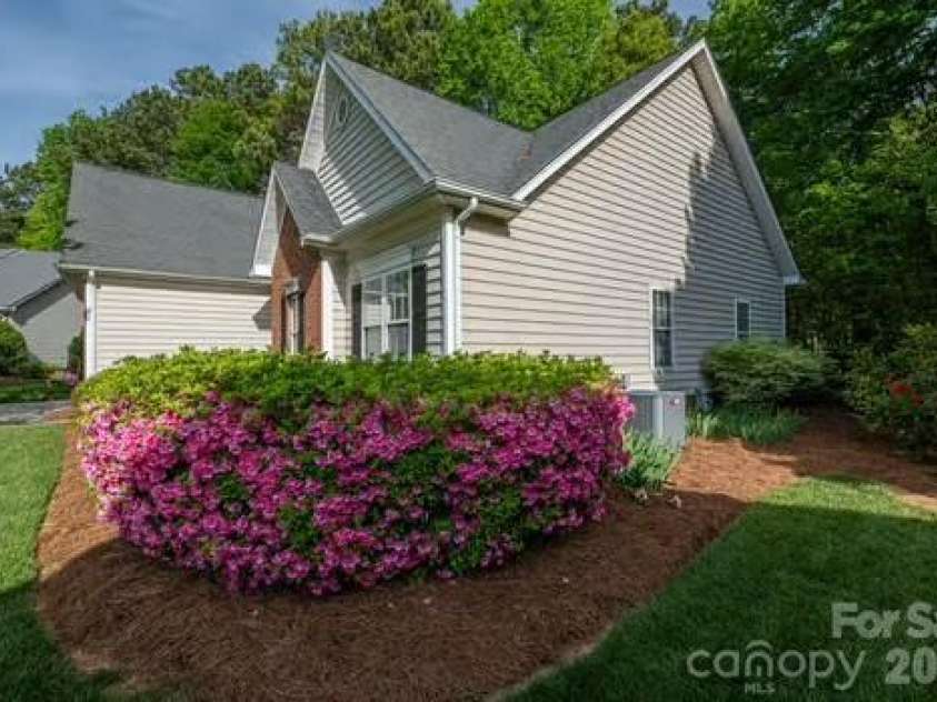 1614 Iverness Court, Gastonia, NC 28056.  MLS# CAR4368454, YatesRealty ID 18388. 