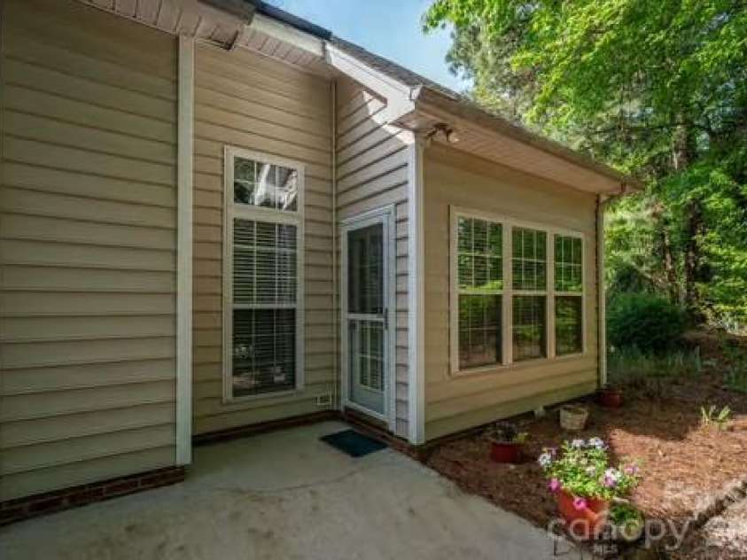 1614 Iverness Court, Gastonia, NC 28056.  MLS# CAR4368454, YatesRealty ID 18388. 