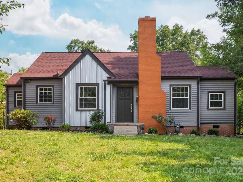 2628 Clydesdale Terrace, Charlotte, NC 28208.  MLS# CAR4267702, YatesRealty ID 18388. 