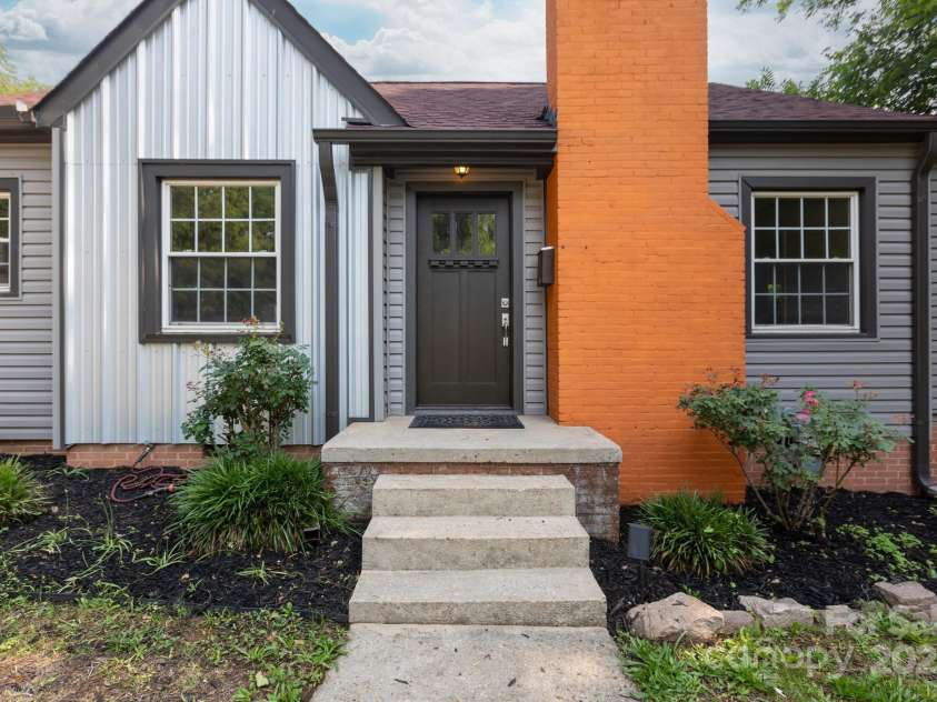 2628 Clydesdale Terrace, Charlotte, NC 28208.  MLS# CAR4267702, YatesRealty ID 18388. 