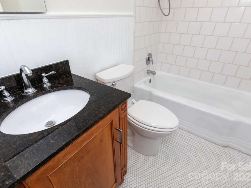 2628 Clydesdale Terrace, Charlotte, NC 28208.  MLS# CAR4267702, YatesRealty ID 18388. 