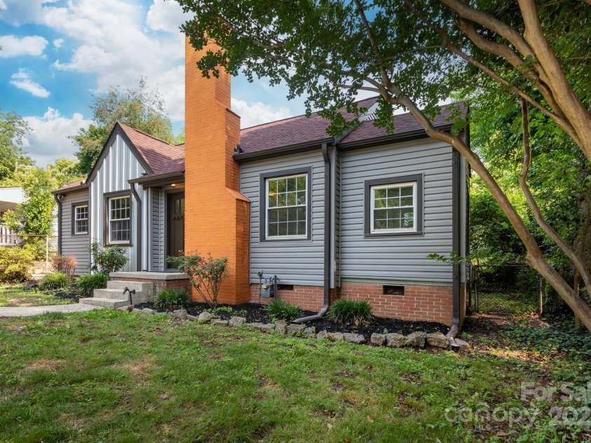 2628 Clydesdale Terrace, Charlotte, NC 28208.  MLS# CAR4267702, YatesRealty ID 18388. Front of house