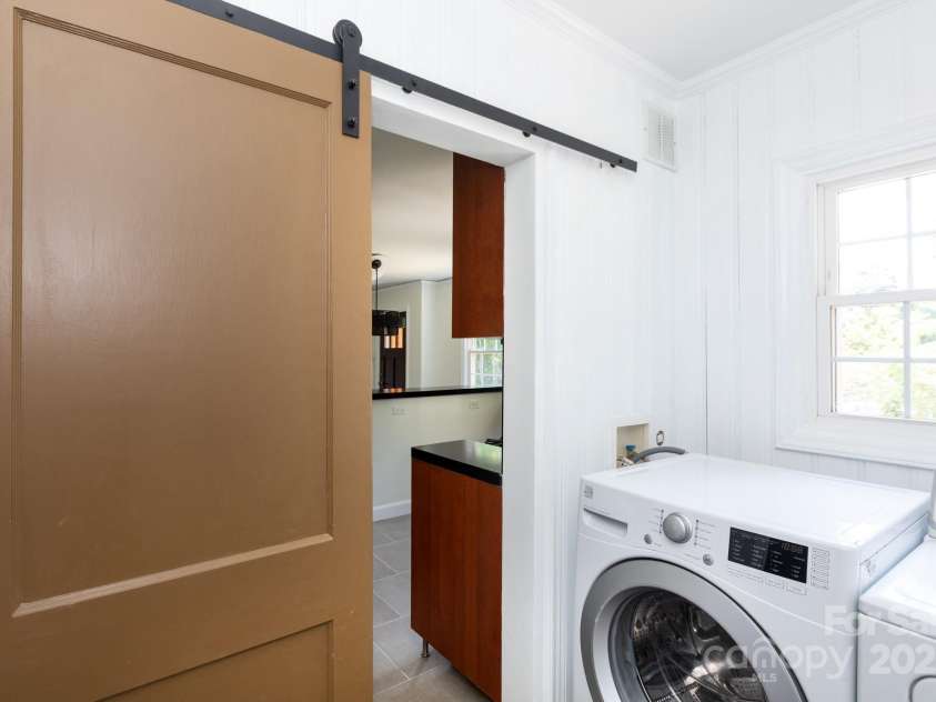 2628 Clydesdale Terrace, Charlotte, NC 28208.  MLS# CAR4267702, YatesRealty ID 18388. Laundry