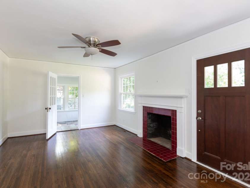 2628 Clydesdale Terrace, Charlotte, NC 28208.  MLS# CAR4267702, YatesRealty ID 18388. Living Room