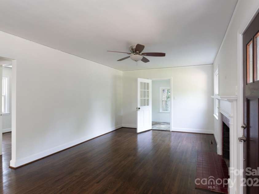 2628 Clydesdale Terrace, Charlotte, NC 28208.  MLS# CAR4267702, YatesRealty ID 18388. Living Room