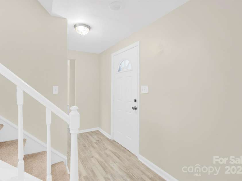 9106 Nash Avenue, Charlotte, NC 28213.  MLS# CAR4208339, YatesRealty ID 18390. 