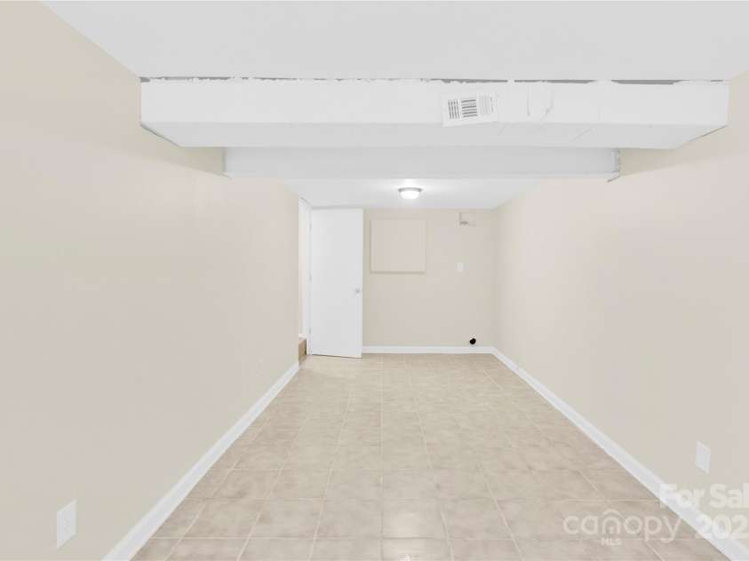 9106 Nash Avenue, Charlotte, NC 28213.  MLS# CAR4208339, YatesRealty ID 18390. 