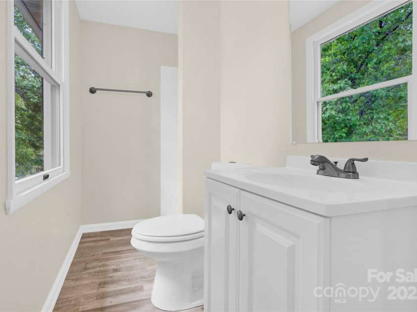 9106 Nash Avenue, Charlotte, NC 28213.  MLS# CAR4208339, YatesRealty ID 18390. 