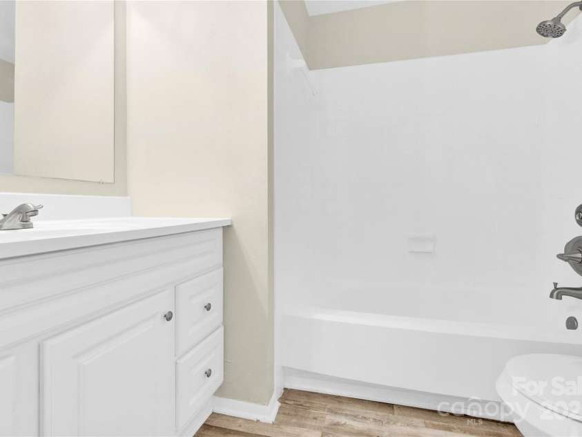 9106 Nash Avenue, Charlotte, NC 28213.  MLS# CAR4208339, YatesRealty ID 18390. 