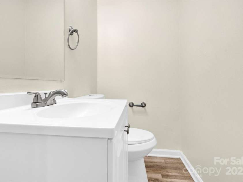 9106 Nash Avenue, Charlotte, NC 28213.  MLS# CAR4208339, YatesRealty ID 18390. 