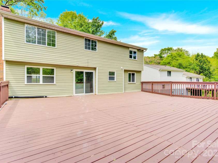 9106 Nash Avenue, Charlotte, NC 28213.  MLS# CAR4208339, YatesRealty ID 18390. 