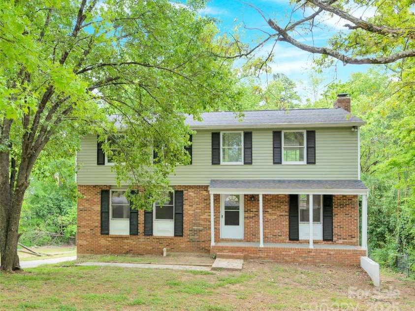 9106 Nash Avenue, Charlotte, NC 28213.  MLS# CAR4208339, YatesRealty ID 18390. Welcome Home !