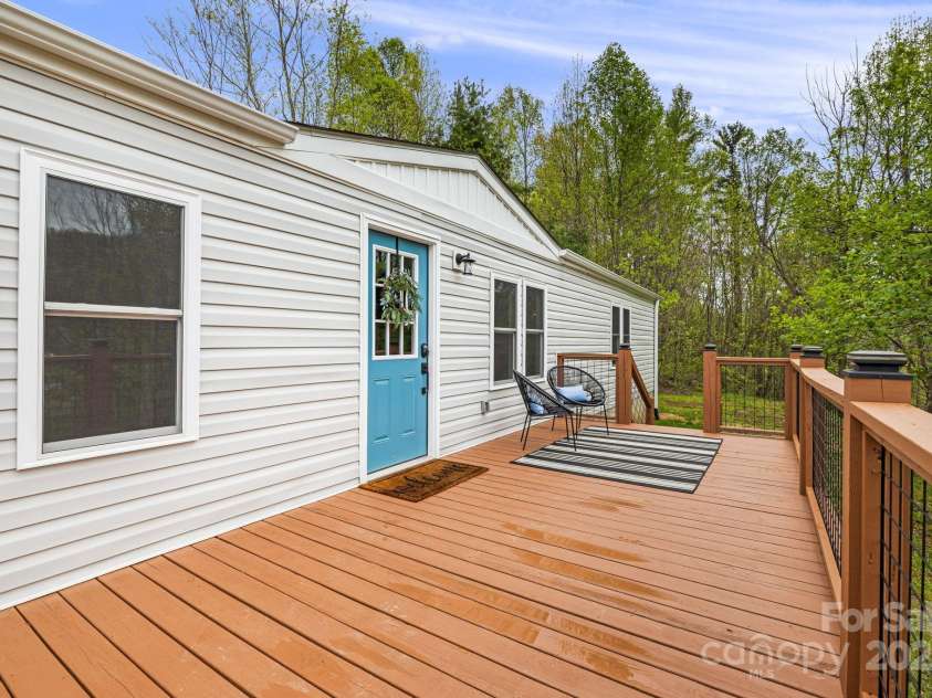 120 Simonds Ridge, Canton, NC 28716.  MLS# CAR4251193, YatesRealty ID 18392. 