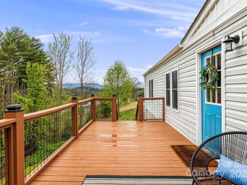 120 Simonds Ridge, Canton, NC 28716.  MLS# CAR4251193, YatesRealty ID 18392. 