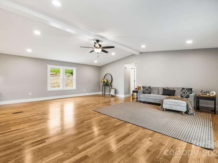 120 Simonds Ridge, Canton, NC 28716.  MLS# CAR4251193, YatesRealty ID 18392. 