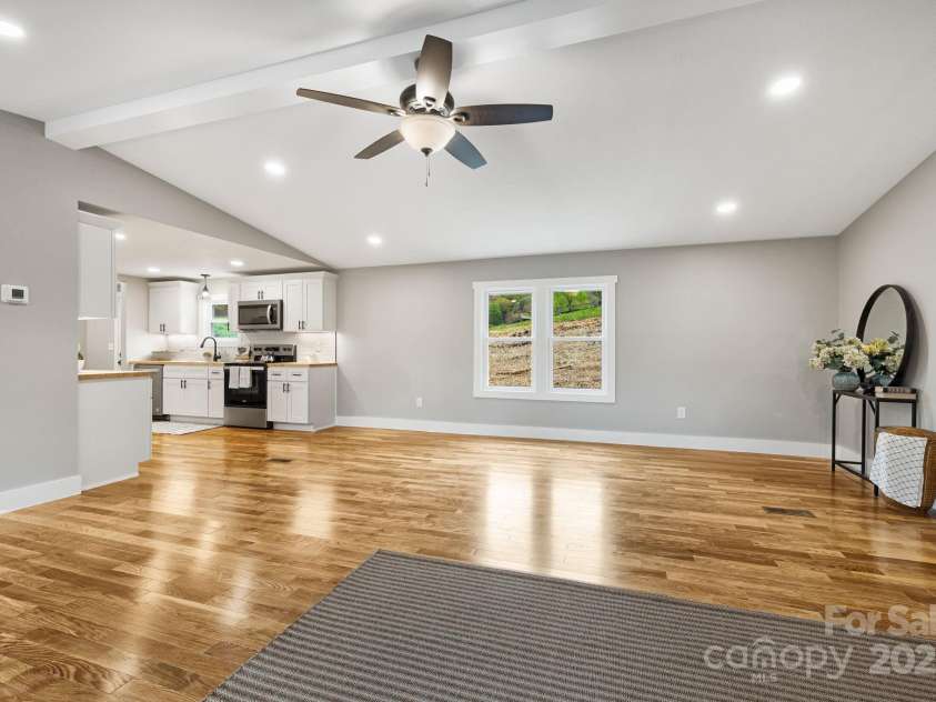 120 Simonds Ridge, Canton, NC 28716.  MLS# CAR4251193, YatesRealty ID 18392. 