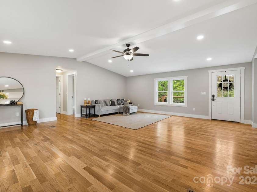 120 Simonds Ridge, Canton, NC 28716.  MLS# CAR4251193, YatesRealty ID 18392. 
