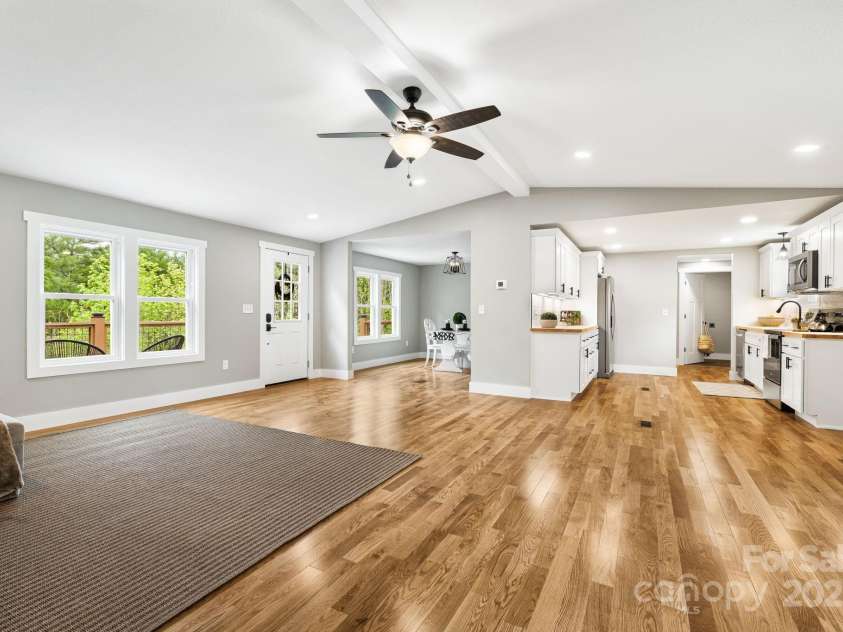 120 Simonds Ridge, Canton, NC 28716.  MLS# CAR4251193, YatesRealty ID 18392. 